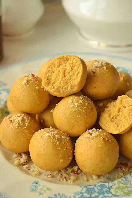"Traditional Tamil Maladu sweet made fresh in Iyyapanthangal, Chennai — heritage snack from Krithik Sweets, perfect for festive gifting and temple offerings.ஐயப்பந்தாங்கலில் உள்ள கிரிதிக் ஸ்வீட்ஸில் தயாரிக்கப்பட்ட பாரம்பரிய தமிழ் மளடூ — கோயில் நிவேதனம் மற்றும் பண்டிகை பரிசுகளுக்கு சிறந்த தேர்வு
