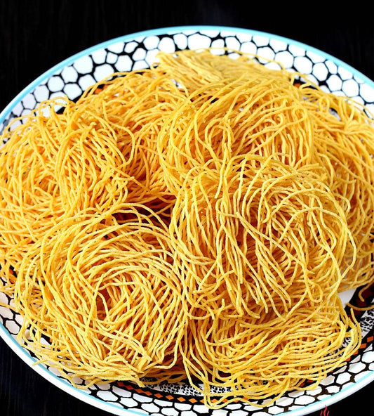 Fine omapodi from Krithik Sweets, Iyyapanthangal Chennai — handcrafted South Indian snack made with gram flour, ajwain (omam), and butter, perfect for Deepavali gifting, tea-time snacking, and mixture blends.ஐயப்பந்தாங்கல், சென்னை Krithik Sweets-இல் தயாரிக்கப்பட்ட நுண்ணிய ஓமபொடி — கடலை மாவு, ஓமம் மற்றும் வெண்ணெய் கொண்டு தயாரிக்கப்பட்ட பாரம்பரிய தென்னிந்திய சிற்றுண்டி, தீபாவளி பரிசுகளுக்கும் மாலை நேர சிற்றுண்டிக்குமான சிறந்த தேர்வு