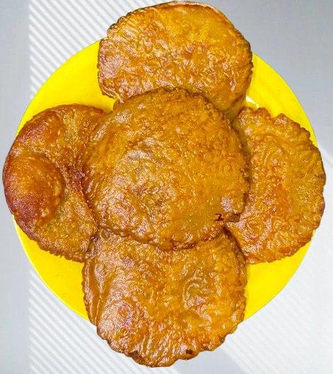 "Homemade Athirasam from Krithik Sweets, Iyyapanthangal Chennai"."ஐயப்பந்தாங்கல், சென்னை Krithik Sweets-இல் வீட்டில் தயாரிக்கப்பட்ட அதிரசம் — பாரம்பரிய தமிழர் இனிப்பு.
