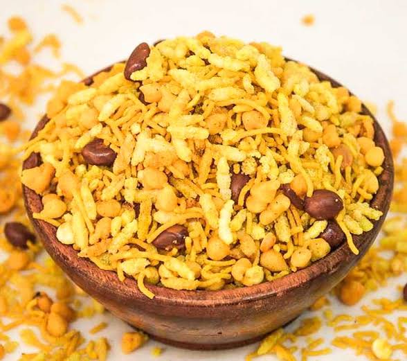 Crunchy aval mixture from Krithik Sweets, Iyyapanthangal Chennai — handcrafted Tamil snack made with flattened rice, roasted peanuts, curry leaves, and spices, perfect for tea-time cravings and festive gifting.ஐயப்பந்தாங்கல், சென்னை Krithik Sweets-இல் தயாரிக்கப்பட்ட அவல் மிக்சர் — வறுத்த நிலக்கடலை, மிளகாய், கருவேப்பிலை மற்றும் மசாலாக்களுடன் கலந்த அரிசி அவல் சிற்றுண்டி, மாலை நேரம் மற்றும் பண்டிகை பரிசுகளுக்கு சிறந்த தேர்வு