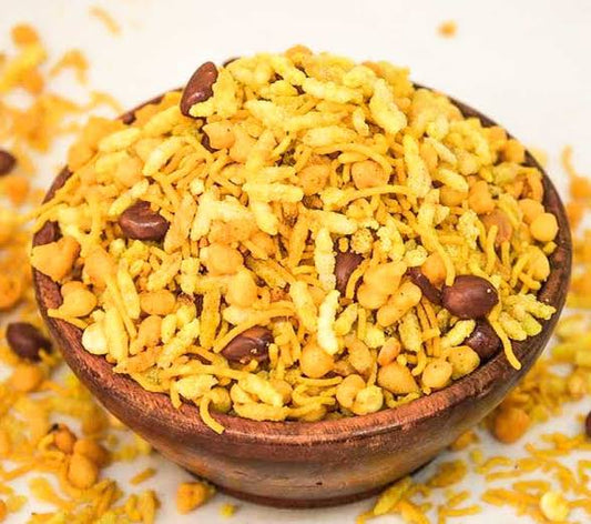 Crunchy aval mixture from Krithik Sweets, Iyyapanthangal Chennai — handcrafted Tamil snack made with flattened rice, roasted peanuts, curry leaves, and spices, perfect for tea-time cravings and festive gifting.ஐயப்பந்தாங்கல், சென்னை Krithik Sweets-இல் தயாரிக்கப்பட்ட அவல் மிக்சர் — வறுத்த நிலக்கடலை, மிளகாய், கருவேப்பிலை மற்றும் மசாலாக்களுடன் கலந்த அரிசி அவல் சிற்றுண்டி, மாலை நேரம் மற்றும் பண்டிகை பரிசுகளுக்கு சிறந்த தேர்வு