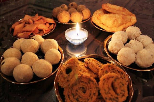 Deepavali assorted sweets box from Krithik Sweets, Iyyapanthangal Chennai — handcrafted Tamil and North Indian delicacies including laddu, mysorepak, badusha, and gulab jamun, perfect for festive gifting and temple offerings.ஐயப்பந்தாங்கல், சென்னை Krithik Sweets-இல் தயாரிக்கப்பட்ட தீபாவளி சிறப்பு இனிப்பு தொகுப்பு — லடூ, மைசூர்பாக், பதுஷா, குலாப் ஜாமூன் உள்ளிட்ட தமிழ் மற்றும் வடஇந்திய பாரம்பரிய இனிப்புகள், பண்டிகை பரிசுகளுக்கும் கோயில் நிவேதனத்திற்கும் சிறந்த தேர்வு
