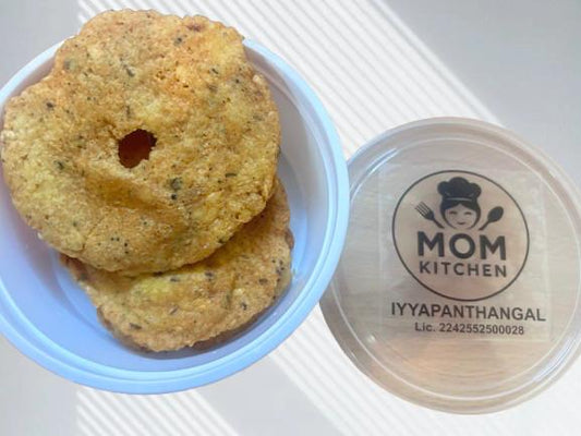 Sacred milagu vadai from Krithik Sweets, Iyyapanthangal Chennai — handcrafted pepper vadai made with urad dal, black pepper, and cumin, traditionally offered to Lord Hanuman and enjoyed as a crunchy temple snack
ஐயப்பந்தாங்கல், சென்னை Krithik Sweets-இல் தயாரிக்கப்பட்ட மிளகு வடை — உளுந்து பருப்பு, மிளகு மற்றும் சீரகம் கொண்டு தயாரிக்கப்பட்ட கோயில் நிவேதன வடை, ஹனுமான் வழிபாட்டிற்கும் சுவைமிக்க சிற்றுண்டிக்குமான சிறந்த தேர்வு