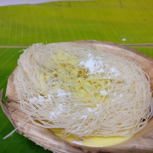 Crispy peni laddu from Krithik Sweets, Iyyapanthangal Chennai — handcrafted layered sweet made with refined flour, ghee, and sugar syrup, perfect for Deepavali gifting and traditional celebrations.ஐயப்பந்தாங்கல், சென்னை Krithik Sweets-இல் தயாரிக்கப்பட்ட பினி லடூ — மைதா, நெய் மற்றும் சர்க்கரை பாகில் ஊறவைக்கப்பட்ட பல அடுக்குகளுடன் கூடிய பாரம்பரிய தமிழ் இனிப்பு, தீபாவளி பரிசுகளுக்கும் பண்டிகை சிறப்புகளுக்கும் சிறந்த தேர்வு